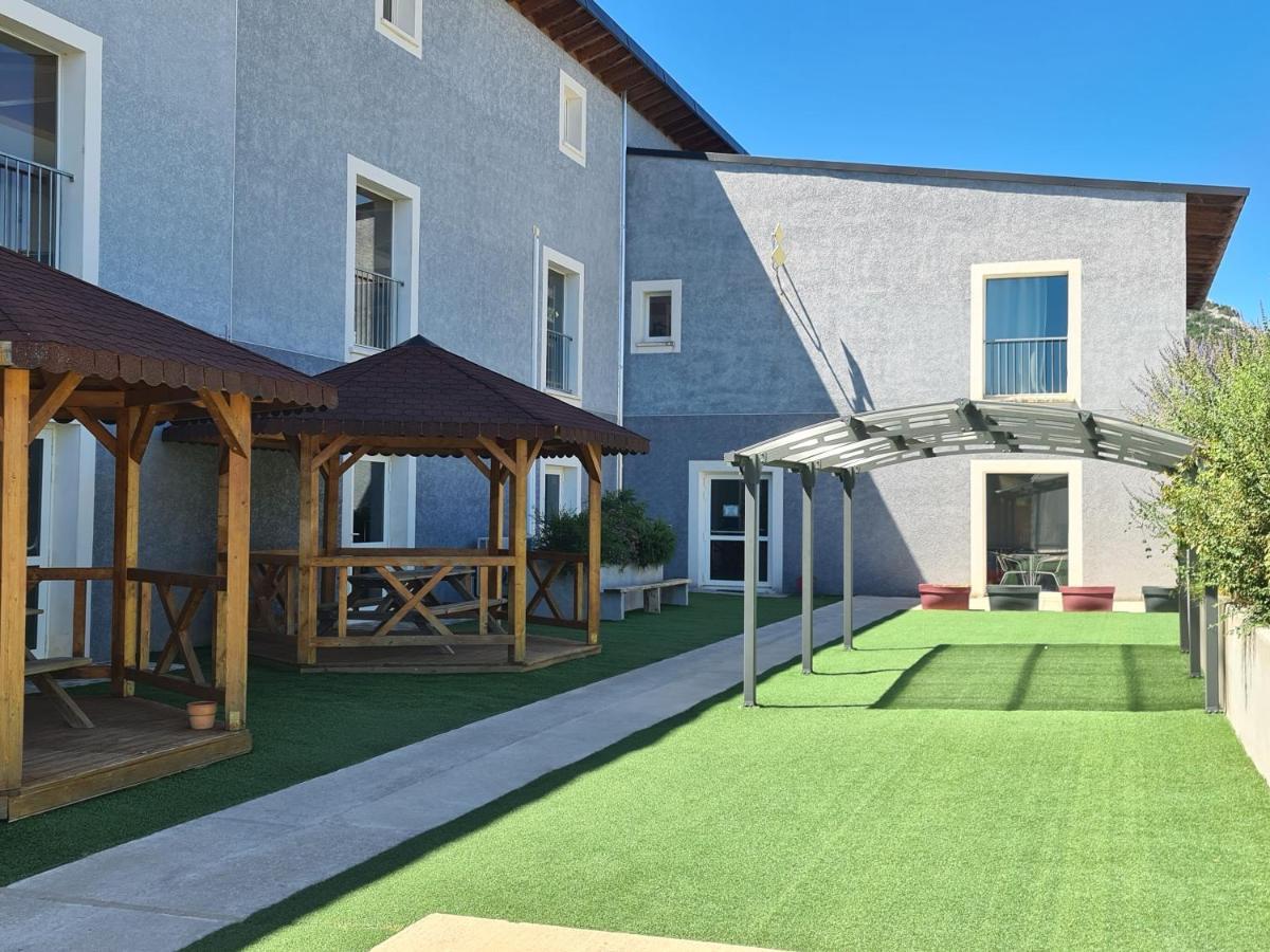 Park & Suites Village Gorges De L'Herault-Cevennes Brissac Exterior photo