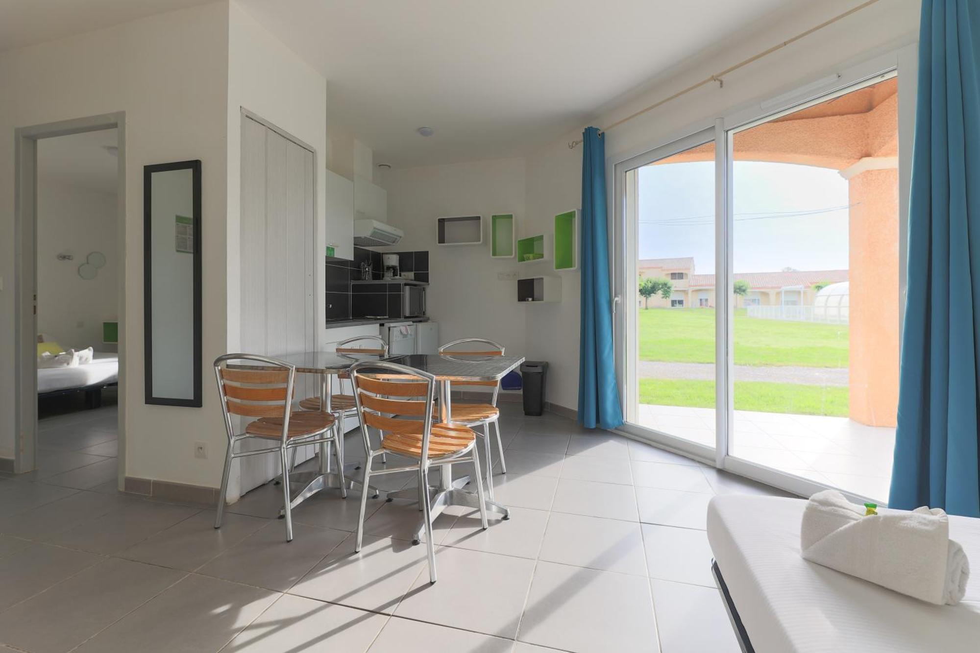 Park & Suites Village Gorges De L'Herault-Cevennes Brissac Exterior photo
