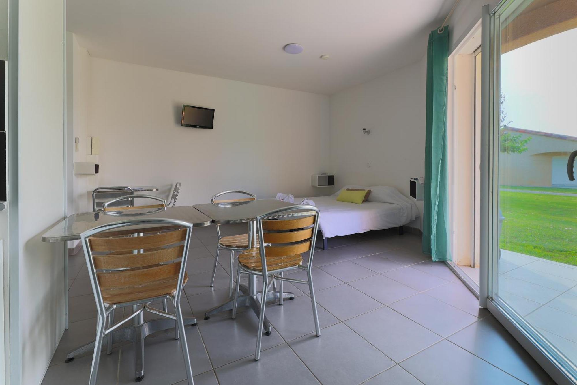 Park & Suites Village Gorges De L'Herault-Cevennes Brissac Exterior photo