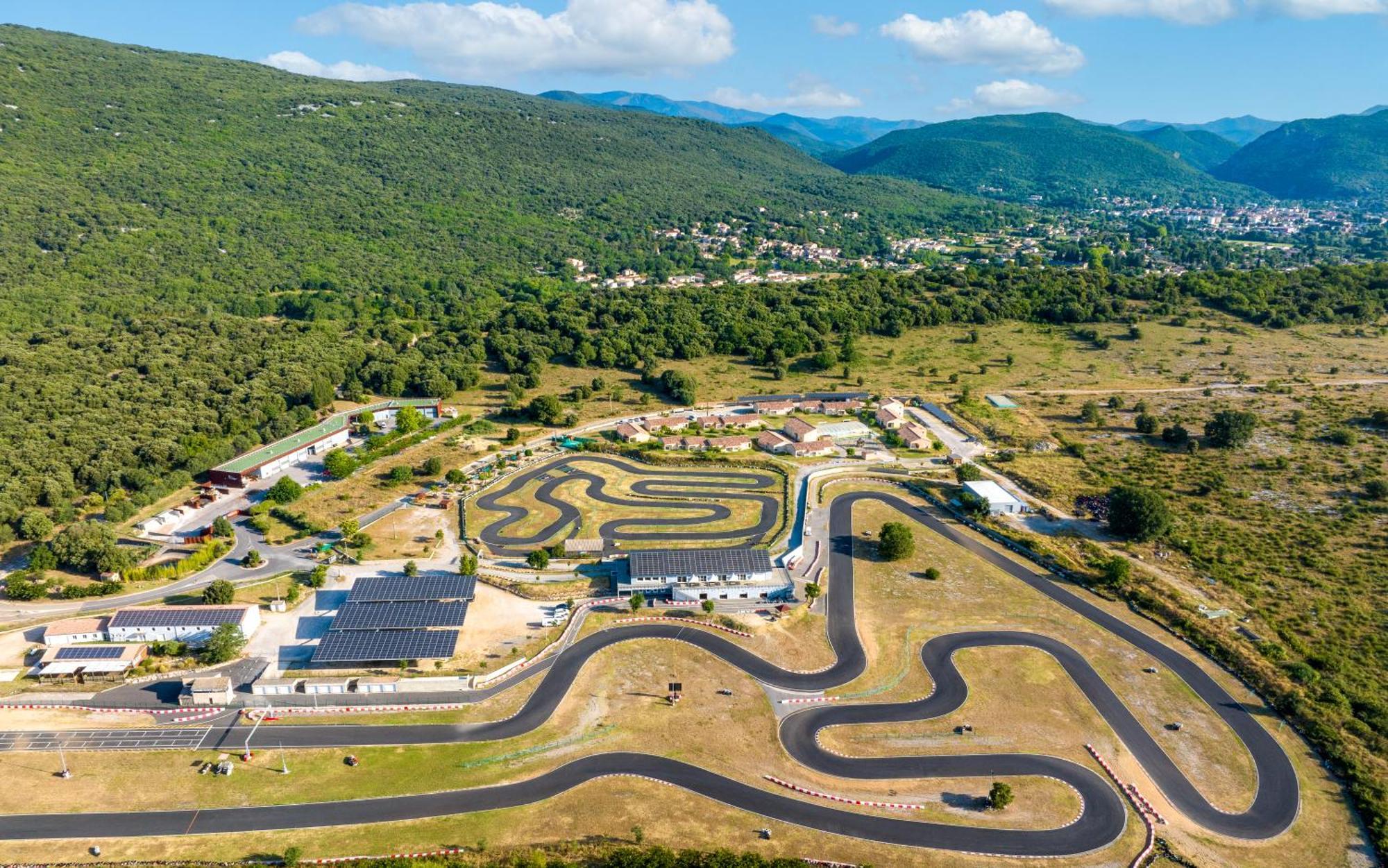 Park & Suites Village Gorges De L'Herault-Cevennes Brissac Exterior photo