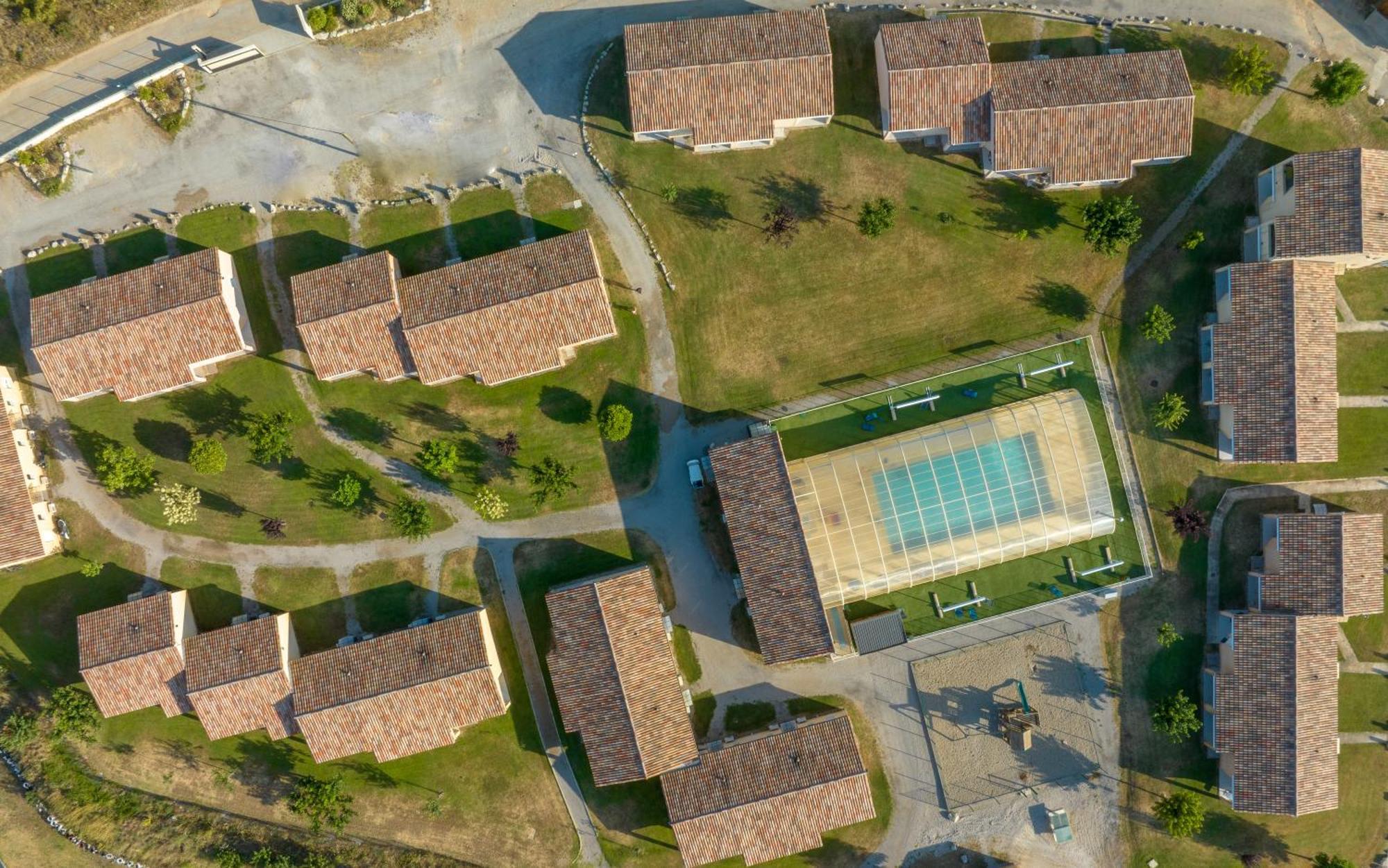 Park & Suites Village Gorges De L'Herault-Cevennes Brissac Exterior photo