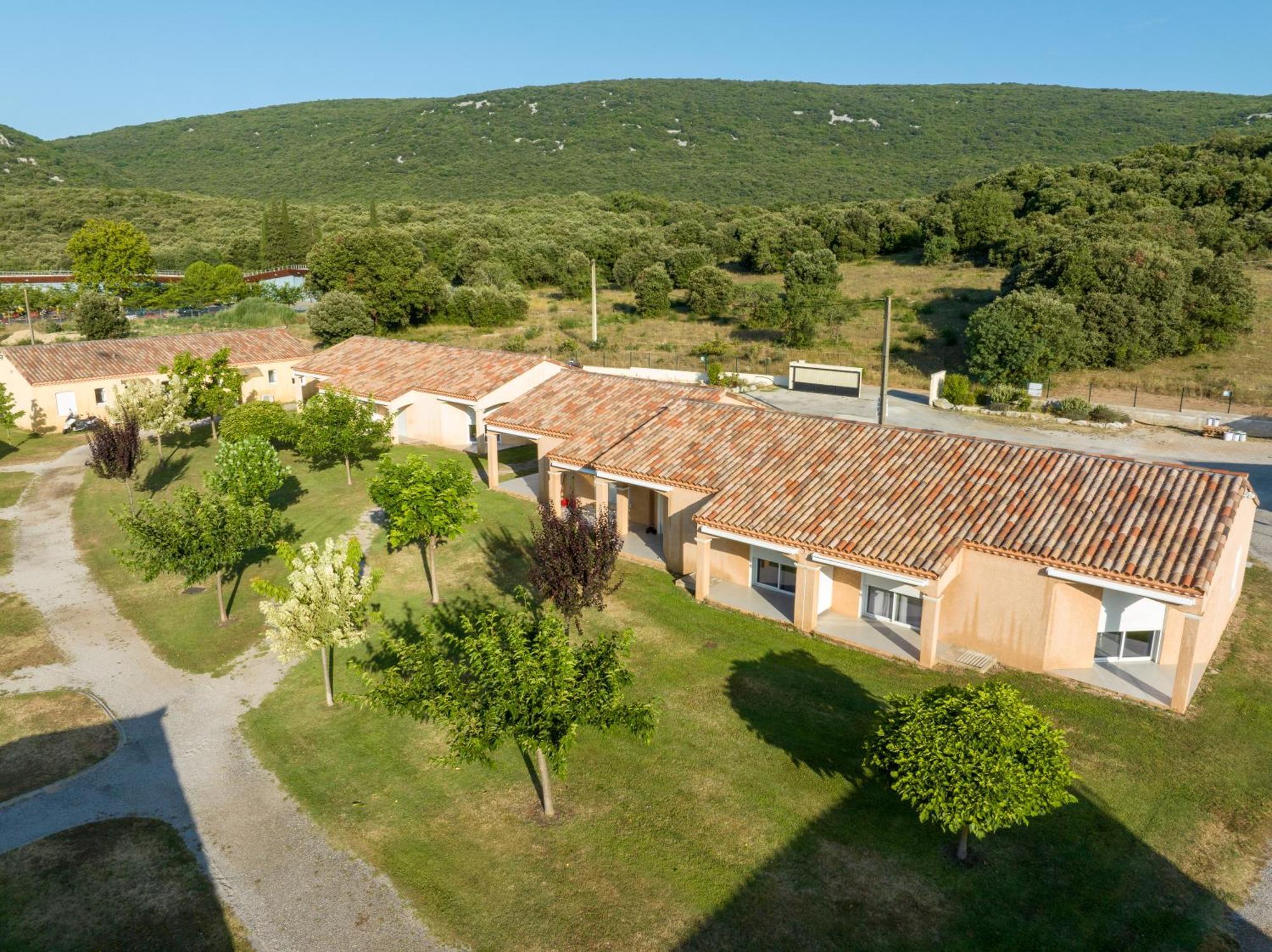 Park & Suites Village Gorges De L'Herault-Cevennes Brissac Exterior photo