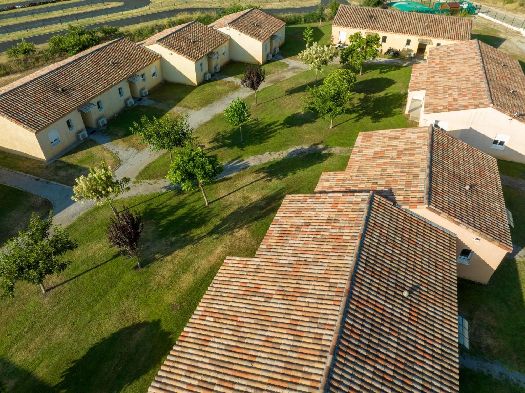 Park & Suites Village Gorges De L'Herault-Cevennes Brissac Exterior photo