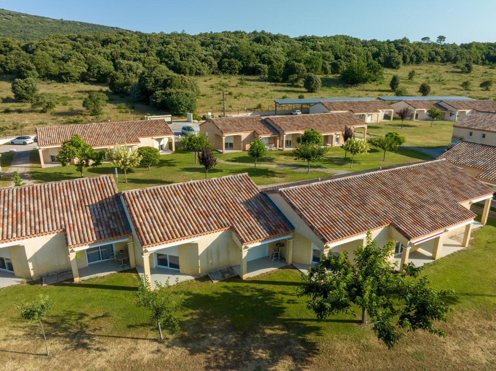 Park & Suites Village Gorges De L'Herault-Cevennes Brissac Exterior photo