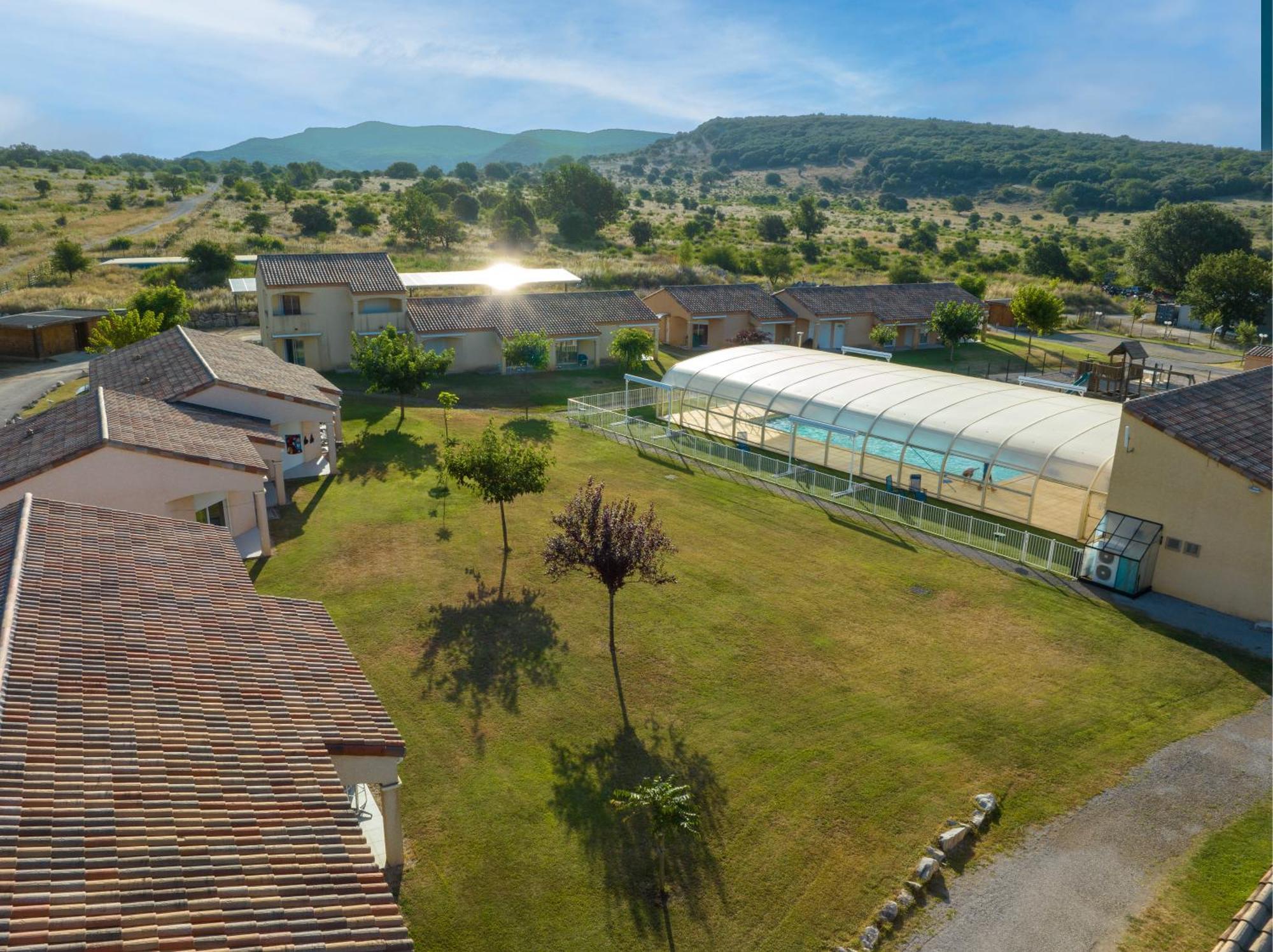 Park & Suites Village Gorges De L'Herault-Cevennes Brissac Exterior photo