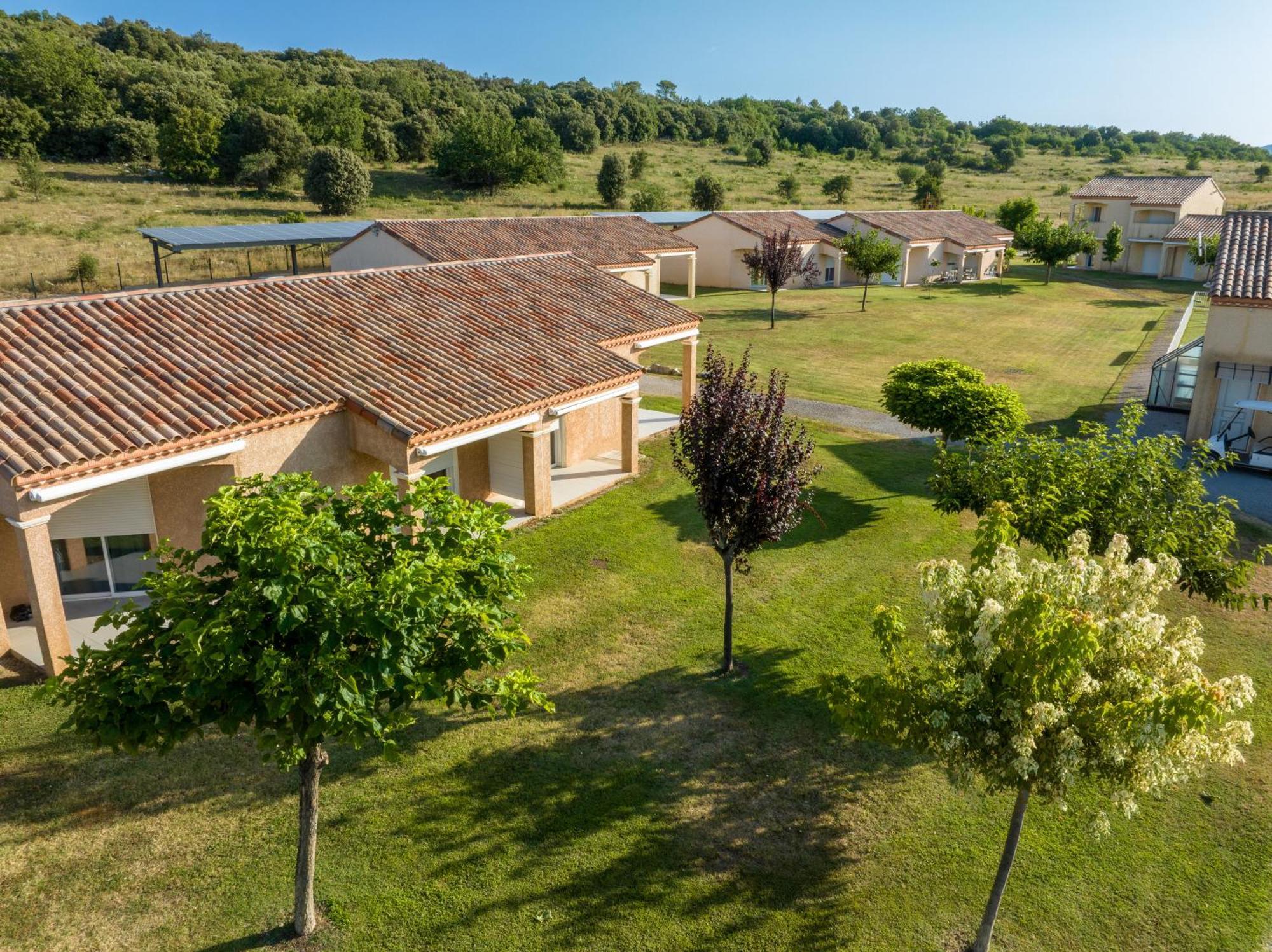 Park & Suites Village Gorges De L'Herault-Cevennes Brissac Exterior photo